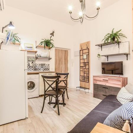 Apartamento Plaza De Lavapies Alquiler Temporal Madrid Bagian luar foto